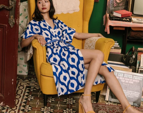 ?度假女王民族风复古连衣裙女新款收腰中长裙...