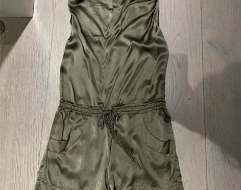 SISLEY 绿色挂脖真丝连体裤 感兴趣的...