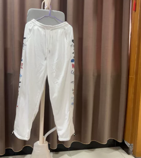 白色运动休闲裤，时尚潮流L码 感兴趣的话点...