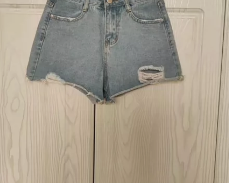 韩式高腰A字做旧显瘦牛仔短裤。九成新，M码...