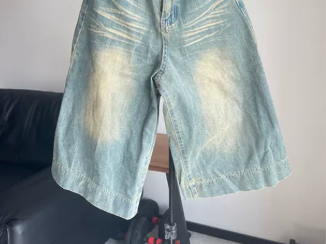 女生牛仔5分短裤，全新 感兴趣的话点“我想...