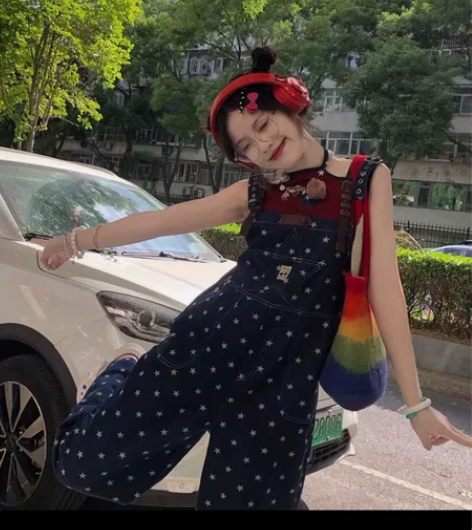 出一套 绑带背心?牛仔星星背带裤 仅试穿拍...