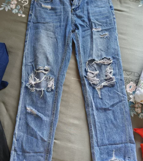 破洞软牛仔裤 感兴趣的话点“我想要”和我私...