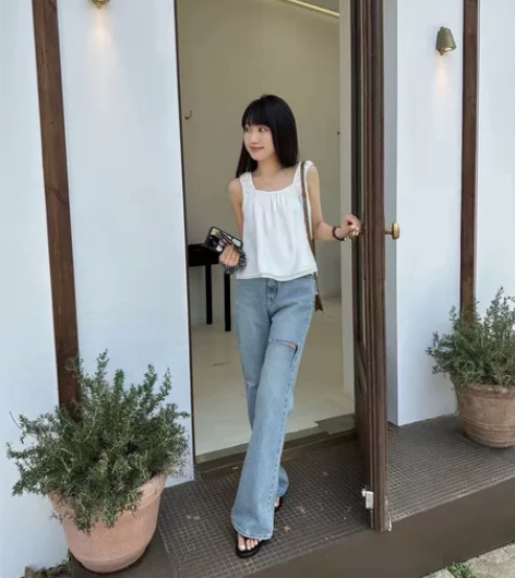 长春桂林路 fan家  破洞牛仔裤实体店里...