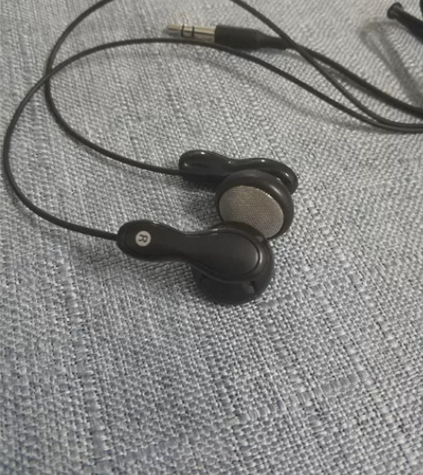 小王炸耳机。不要看短小，硬抗森海500耳机...