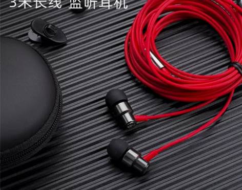 出一副主播专用直播监听耳机，拥有红色线材设...