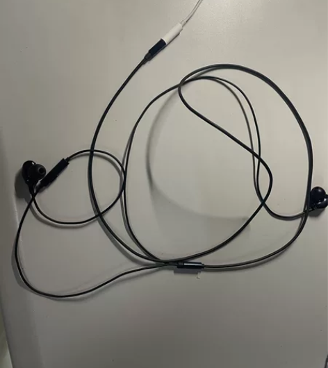 出有线耳机唐麦a8，苹果正装转接头。 感兴...