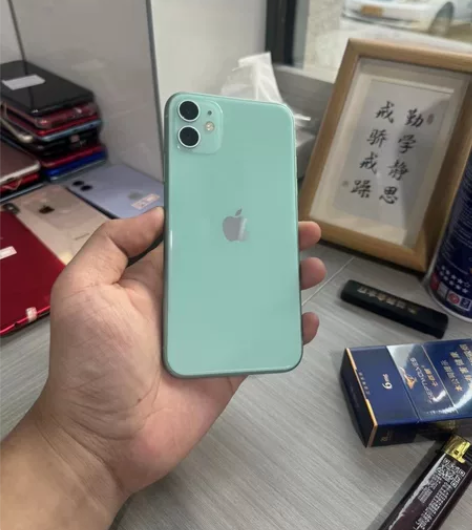 苹果11 64G，，靓机 换过原装屏有面容...