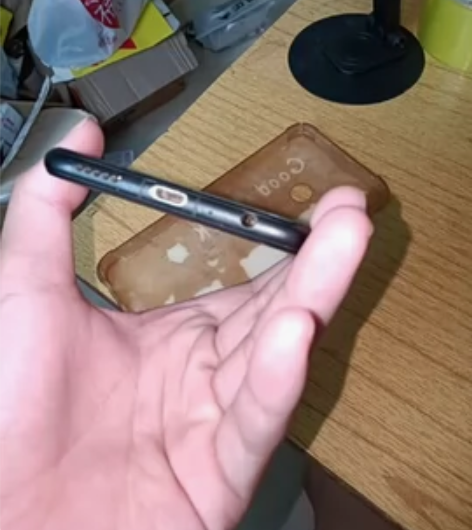 荣耀8x 6+64G外观自已看主板烧了在本...