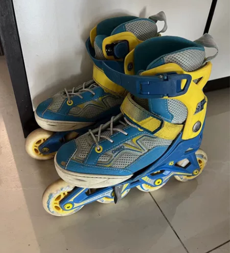 迪卡侬轮滑鞋，旱冰鞋29-32号 鞋子很顺...