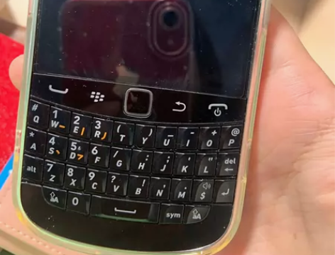 黑莓戒网瘾手机 拍照好看 小巧便携??25...