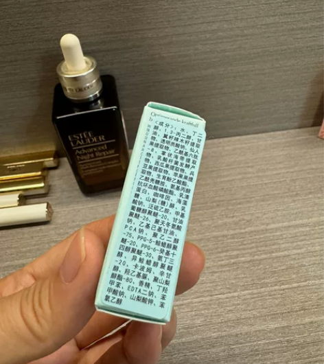 雅诗兰黛弹润水赠品未拆， 本人用不着，任一...