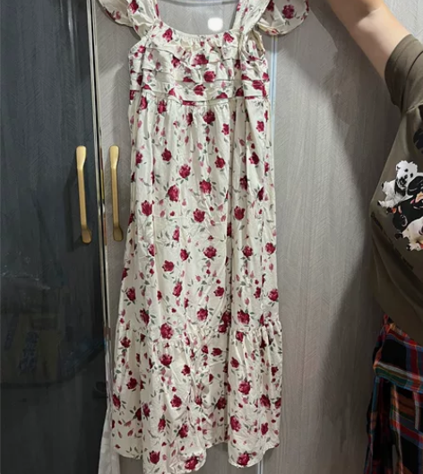 碎花裙，闲置腾地方，有缘人出！衣服多的要命...