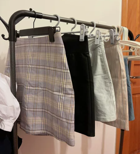 短裙 喜欢的可以私信问噢，适合瘦一点的人穿...