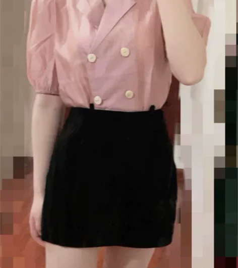 买回来全新s码标都没拆，胳膊有点紧，想出包...