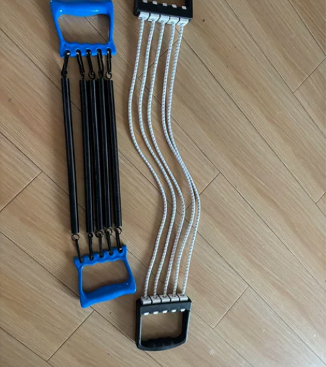 一个9.99包邮  有10个左右 拉力器男...