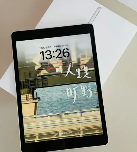 女大学生出自用 ipad9代ipad202...