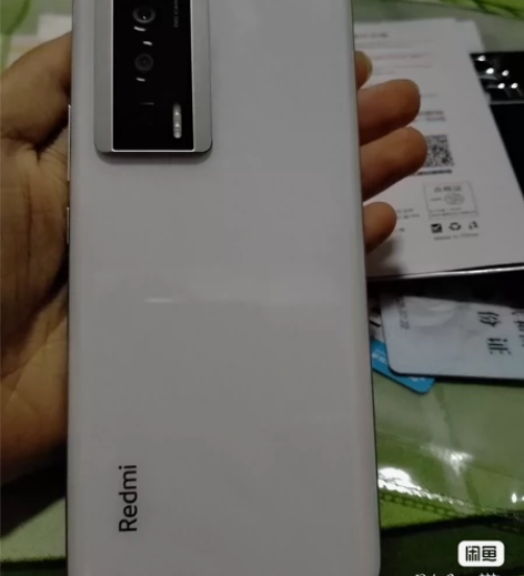 ?2手红米k60  12+256赠送手机壳...