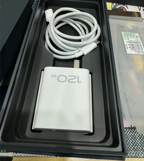 vivo iQOO 11赛道版 12+25...