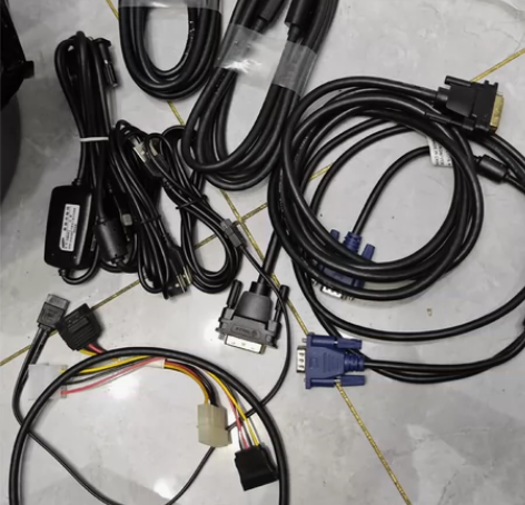 DP信号线2根，DVI信号线1根，VGA信...