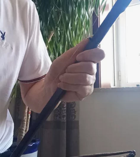 有四把七八十年代的库存京二胡，有老宣传队的...