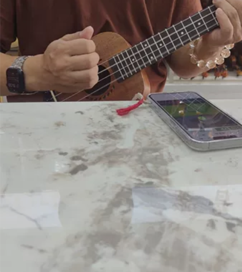 #尤克里里23寸桃花芯合板清仓处理专业乐器...