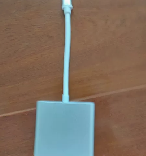 出一个闲置的拓展坞，我的电脑使用不了，拆封...