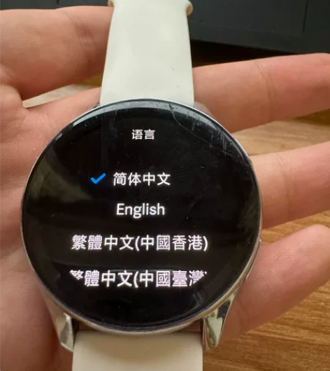 一加watch 屏幕有一道裂痕 不影响正常...