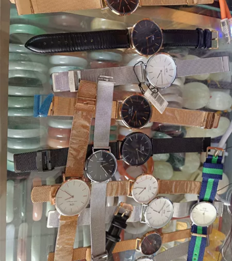 几十只Dw手表，打包价35元一块，单出55...