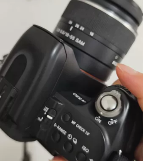 索尼A550单反相机 成色如图所示，传感器...