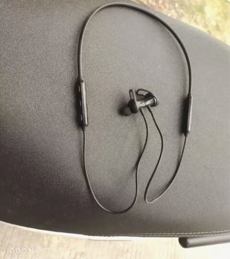 漫步者的，音质没的说，低音效果杠杠的自用 ...