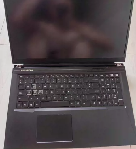 ?出售个人游戏笔记本 深海泰坦X3 大尺寸...