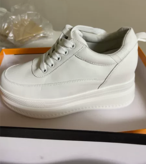 内增高女鞋，买来没穿过 感兴趣的话点“我想...