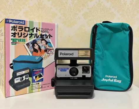 宝丽来600银色限定版本比较稀少的一款，宝...