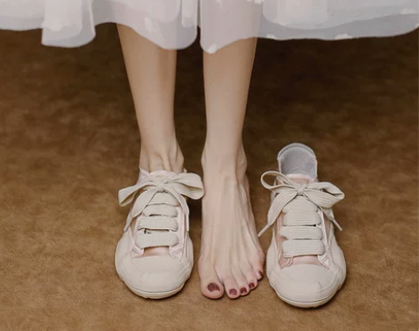 夏季圆头系带缎面帆布鞋女溶解休闲运动板鞋小...