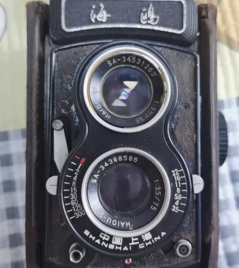 海鸥4Bl胶卷相机！橙色如图所示！取景器里...