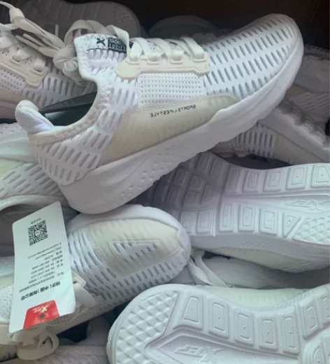 特步虫洞跑鞋，男女通用，功能型鞋底看图片，...