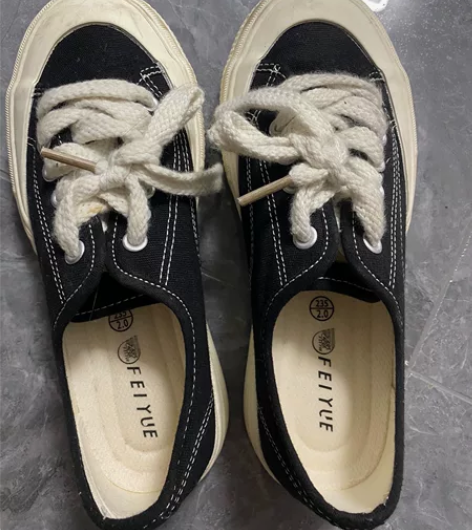 飞跃鞋子 穿过一两次 感兴趣的话点“我想要...