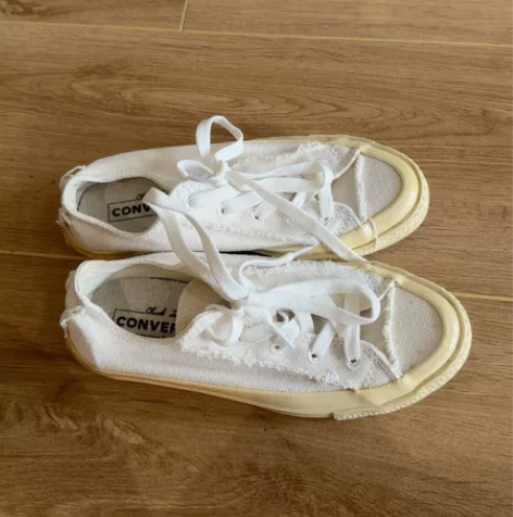 匡威小白鞋 闲置35 码数 鞋底变黄了 好...