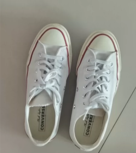 匡威低帮，白色经典款，245mm大概是39...