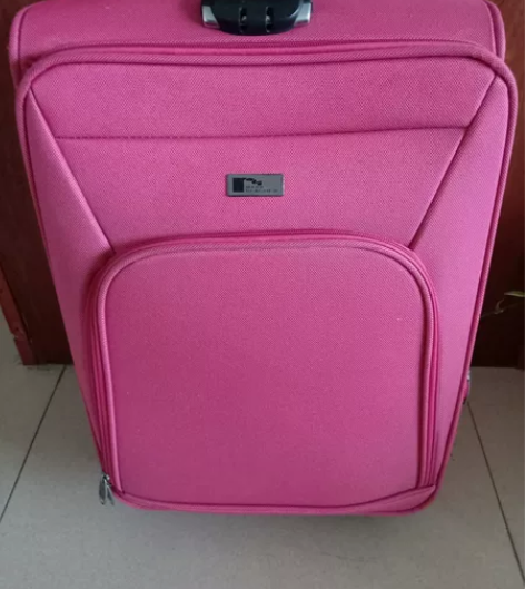 闲置玫红色拉杆箱，仅支持自取。 感兴趣的话...