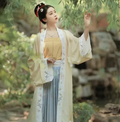 兰若庭此间春色生梨黄褙子姜黄吊带蓝色百迭裙...