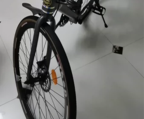 吉普镁合金公路车。直把龙头更安全。因工作繁...