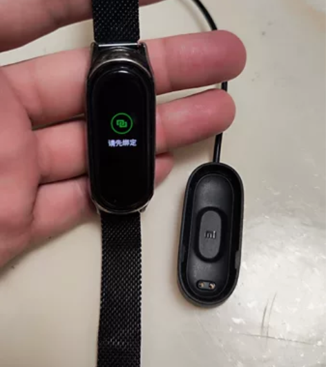 小米手环5出给有需要的人,目前电量充满电一...