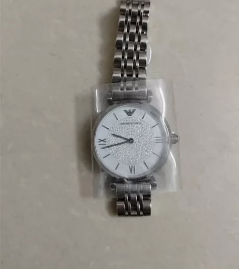 低价处理，原单阿玛尼女士手表，这个没有保护...