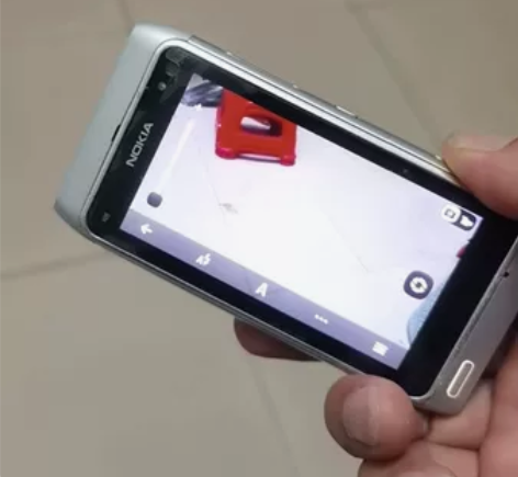 诺基亚N8，单机送充电器一个，触摸灵敏，屏...