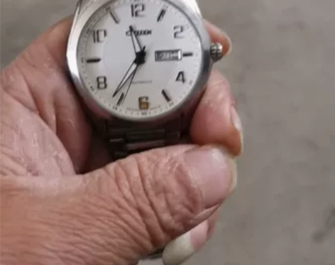 收废品， 收到一块西铁城大表盘男士机械手表...