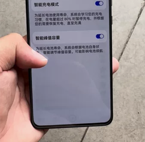 女生自用华为手机Mate305G手机++8...