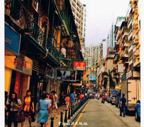 香港:时光的前世今生 1.涉及套装书或多册的图书，请咨询客服...