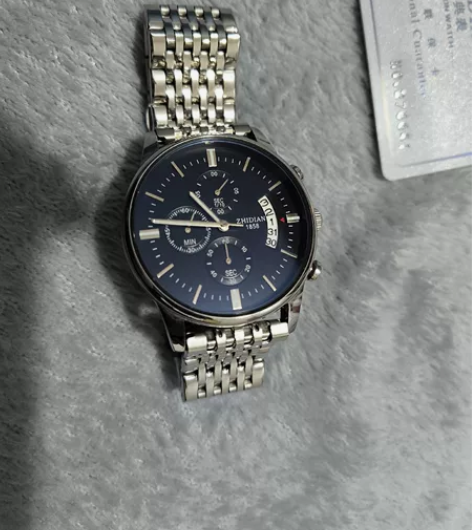 智典手表，9成新，钢表带，表面无刮痕，现在...